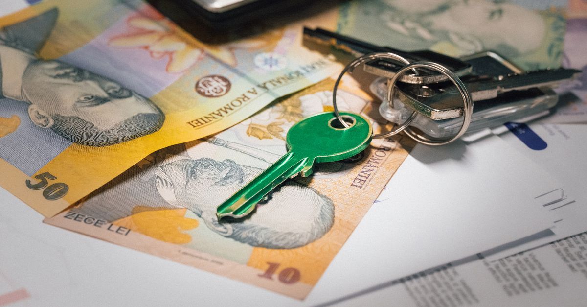 Close-up of Romanian banknotes with a set of keys, representing real estate investment and financial planning.